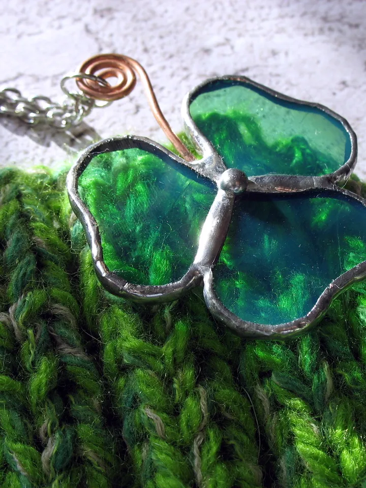 Green trefoil, st patricksday, Shamrock pendant, Irish necklace, Clover leaf, St Patrick necklace, simple Stained glass