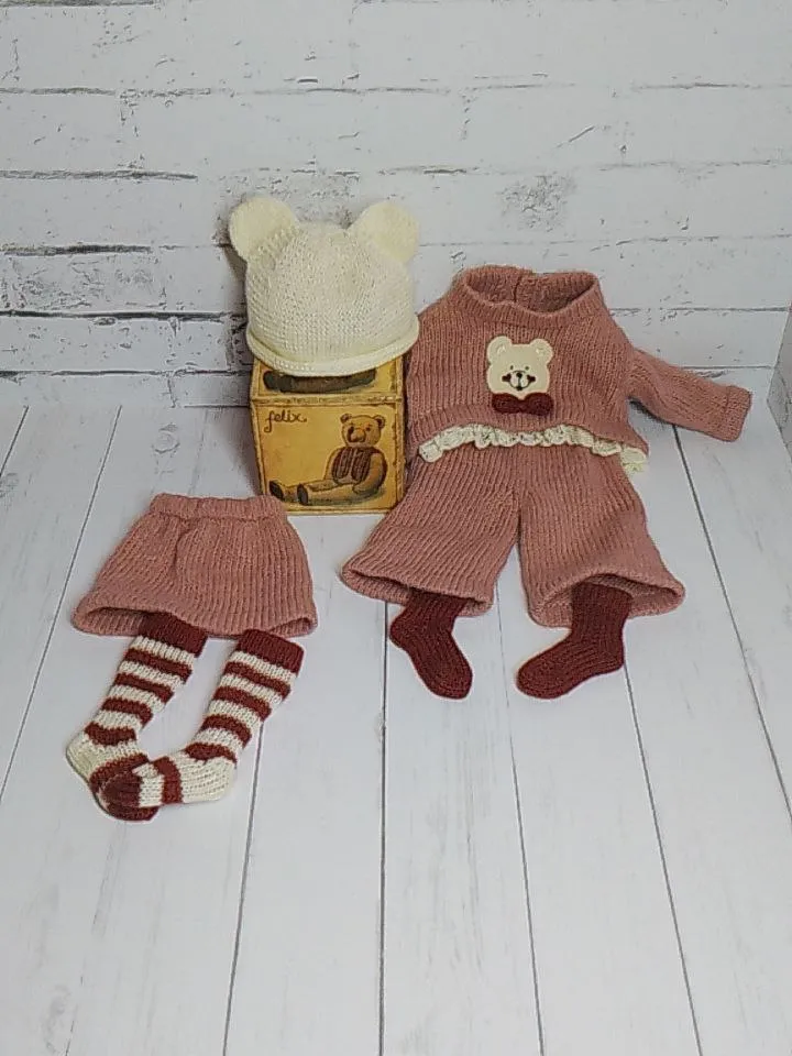 Knitted set for Paola Reina