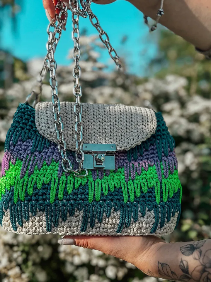 Crochet pattern small women handbag PDF digital instant download and video tutorial, shoulder striped bag, small purse, crochet clutch