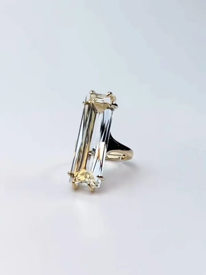 Ring gilded with a large rectangular crystal stone, one-size adjustable 16-20 size