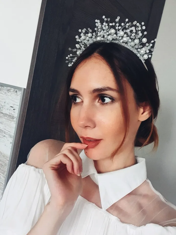 Wedding tiara, Bridal headpiece, White tiara, pearl headpiece, Wedding headpiece, Wedding hair accessories, white crown