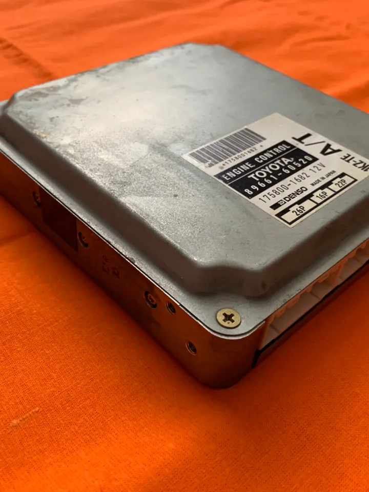 Engine control module ECU 89661-60520 8966160520 TOYOTA 1KZ-TE