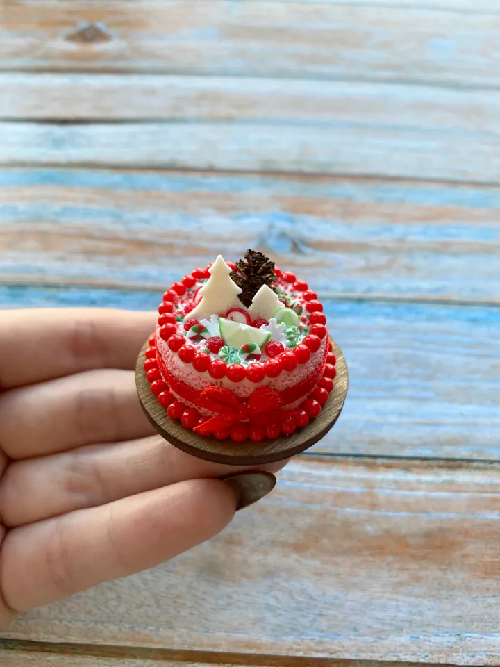 Miniature Realistic Red Christmas Cake DollHouse Decor