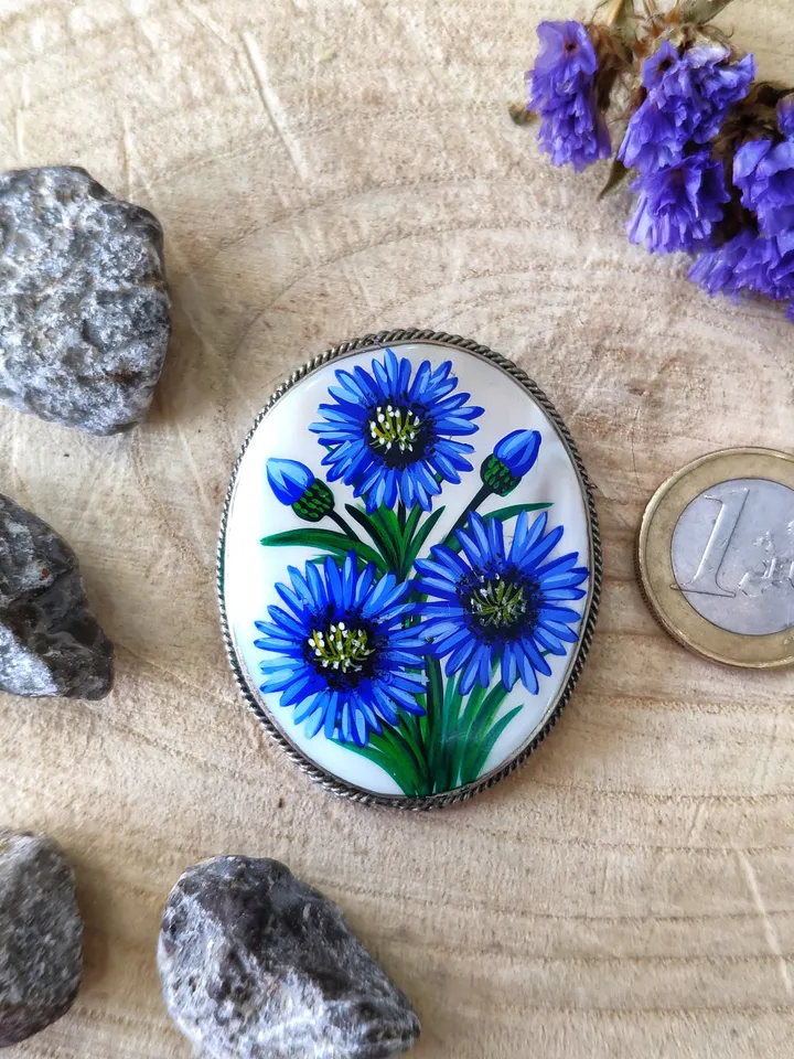 Brooches for women: Bright blue cornflowers on handmade lacquer brooch • pin for blue summer dress • hand painted blossom • trendy jewelry