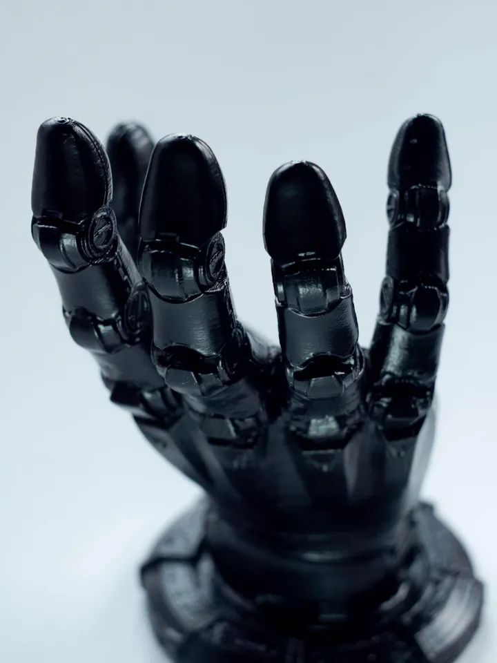 Robotic Hand Phone Stand – Futuristic and Functional Smartphone Holder, Cyber Decor, Robo Accessory, Sci-Fi Design, Gamer props