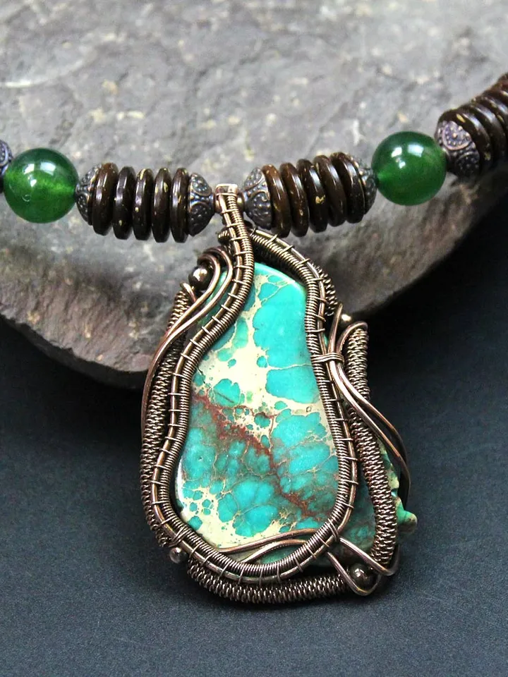 Handmade necklace with coconut and jade beads