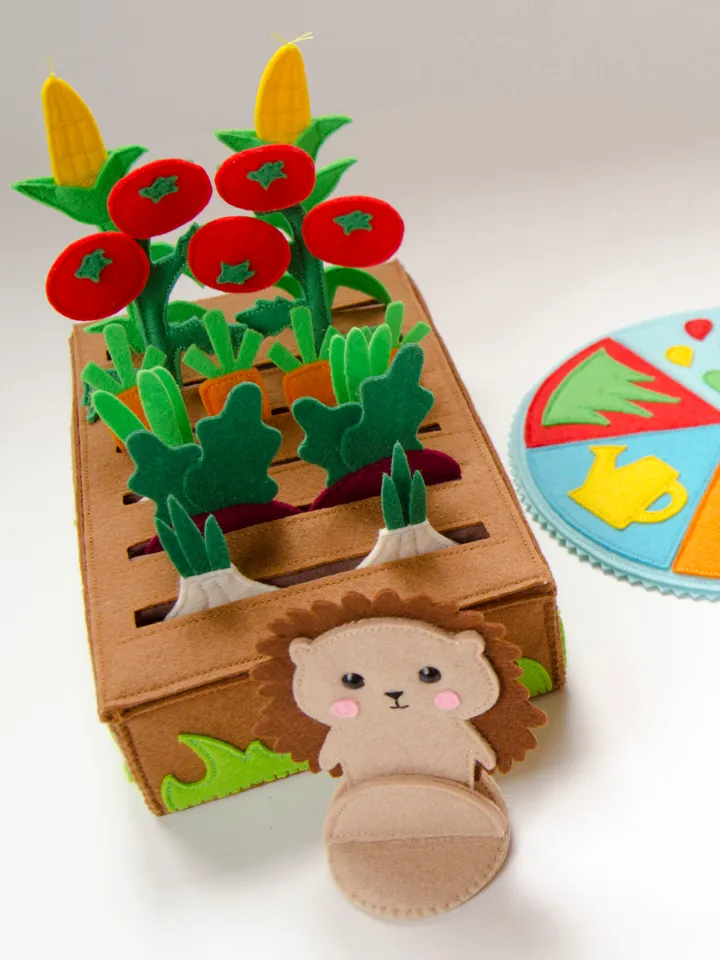 Boardgame from felt Save vegetable garden, Pattern and Tutorial, PDF, SVG