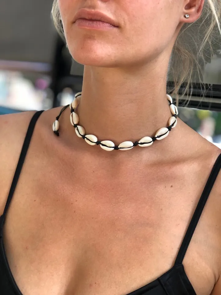 Shell choker necklace, cowrie chocker, black shell adjustable necklace choker, shell jewerly, boho jewelry, coachella style jewelry necklace