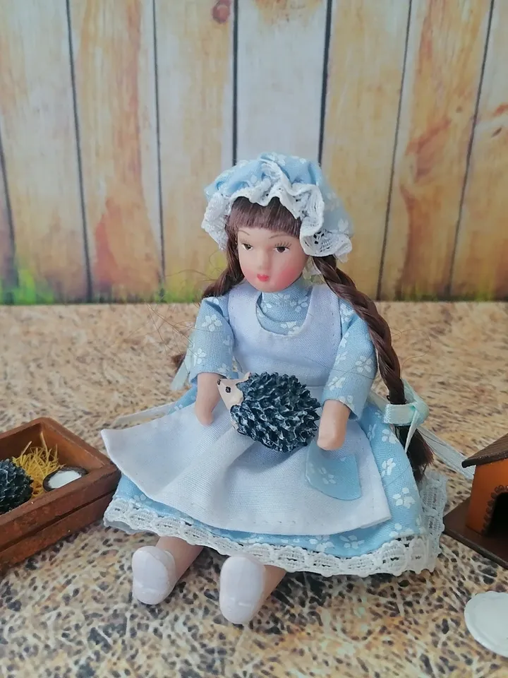 Hedgehogs for the doll house. Dollhouse miniature.1:12 scale.