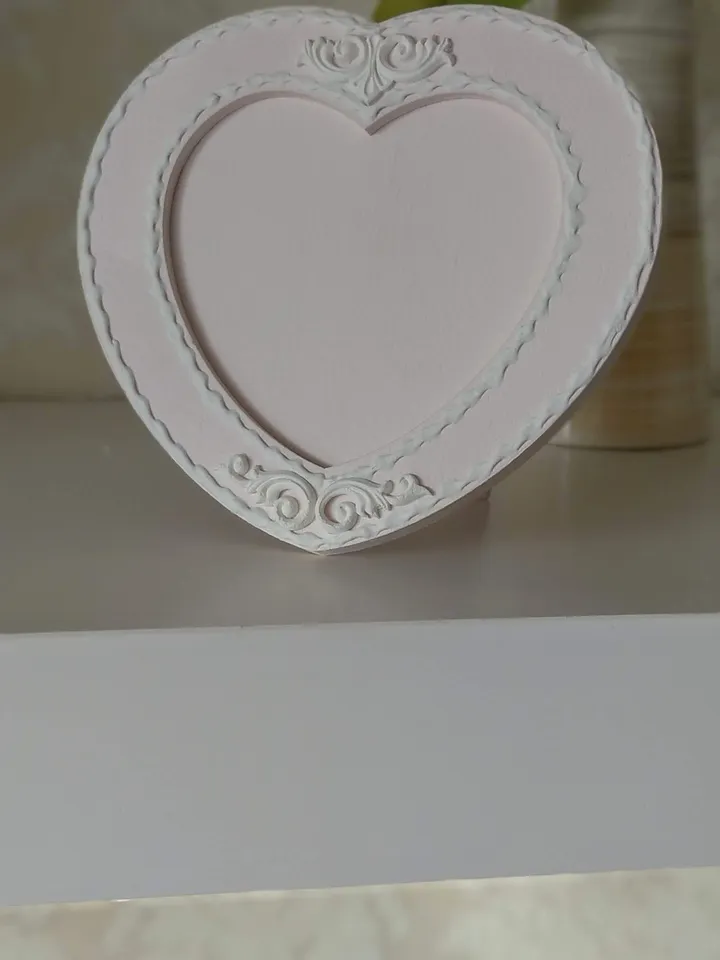 Small pink photo frame in shape of heart Picture frame Love photo frame Heart-shaped photo frame in pink color Valentine's Day gift Mothers day gift Birthday gift Shabby chic Picture frame