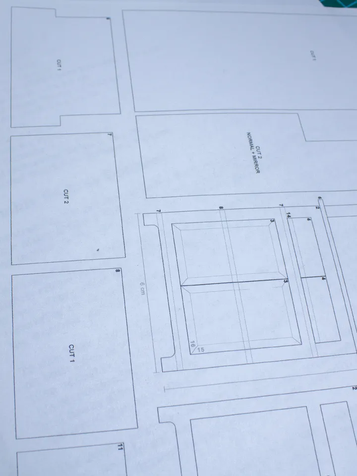 TEMPLATE Miniature kitchen cabinet in 1:12 scale.