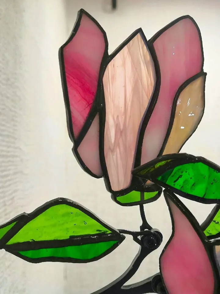 Magnolia Twig. Tiffany-Style Stained Glass, Tiffany Stained Glass Magnolia Branch, Delicate Magnolia in Tiffany Technique, Magnolia Bloom Branch in Tiffany-Style Glass, Handcrafted Magnolia Twig – Tiffany Stained Glass