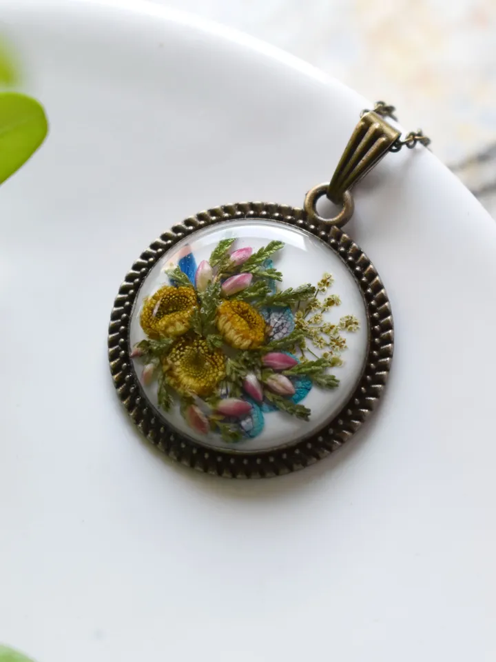 Real flower necklace. Pressed tansy Necklace. Botanical flower necklace.