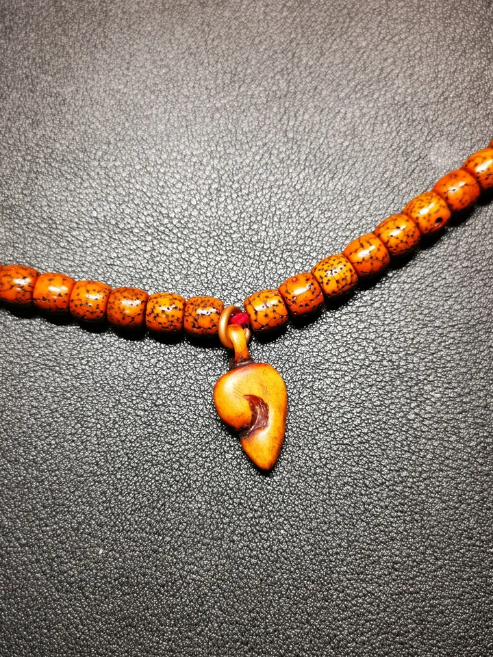 Gandhanra Tibetan Shankha Amulet,Yak Bone Carved Conch Bead Counter Clip Pendant for Mala, Prayer Bead Accessories