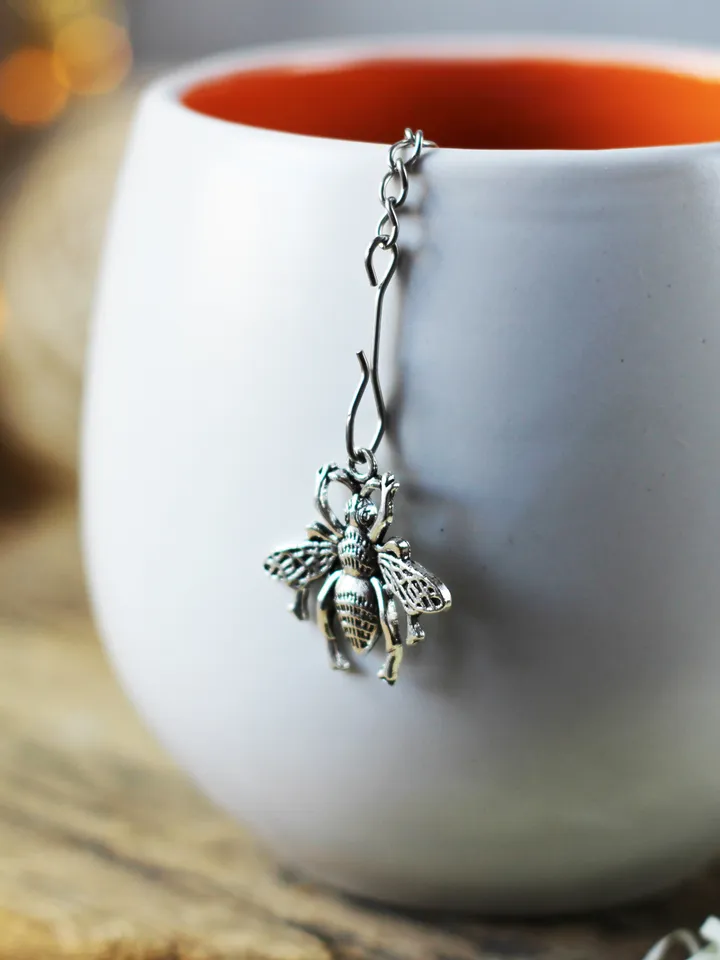 Honey bee tea infuser for loose leaf tea, Tea Maker with bee charm, Tea Steeper bee pendant, Herbal tea gift