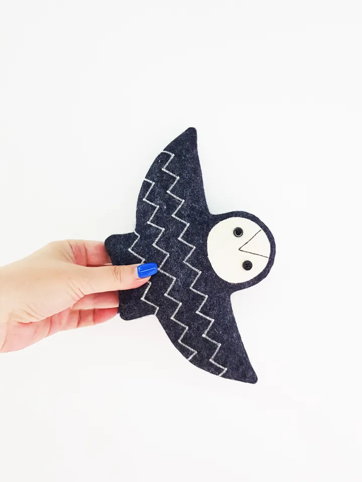 Black Felt Owl sewing pattern PDF, digital tutorial in english, Halloween doll pattern, felt doll diy