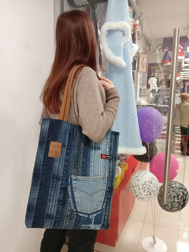 Large denim shopper, shopping bag, city bag, made from recycled jeans, with comfortable handles 60 cm long. Comfortable to wear on the shoulder. Bag with lining made of black synthetic fabric, 2 pockets and strong handles made of 2-color straps. The front