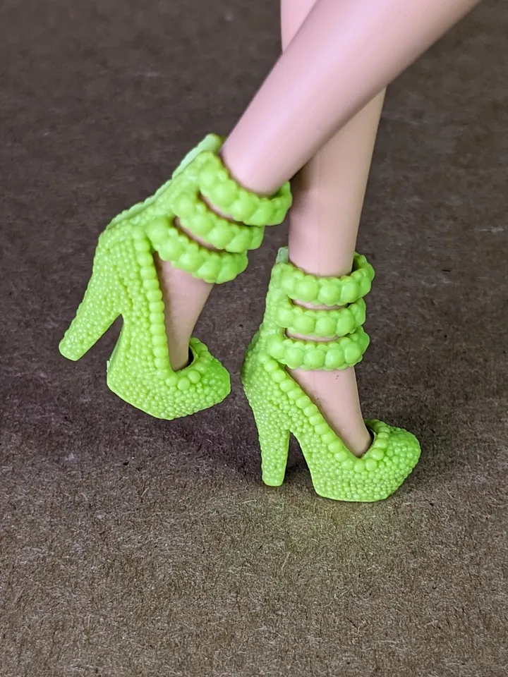 Neon green high-heeled shoes for 1/6 scale female dolls