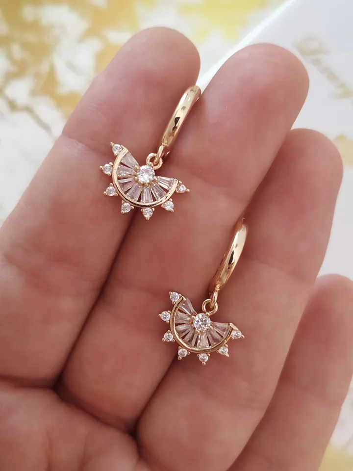 Art Deco Fan Earrings, Gold Minimalist Wedding Earrings, Swarovski Crystal Boho Bridal Earrings, Gatsby Earrings, Vintage Wedding Jewelry