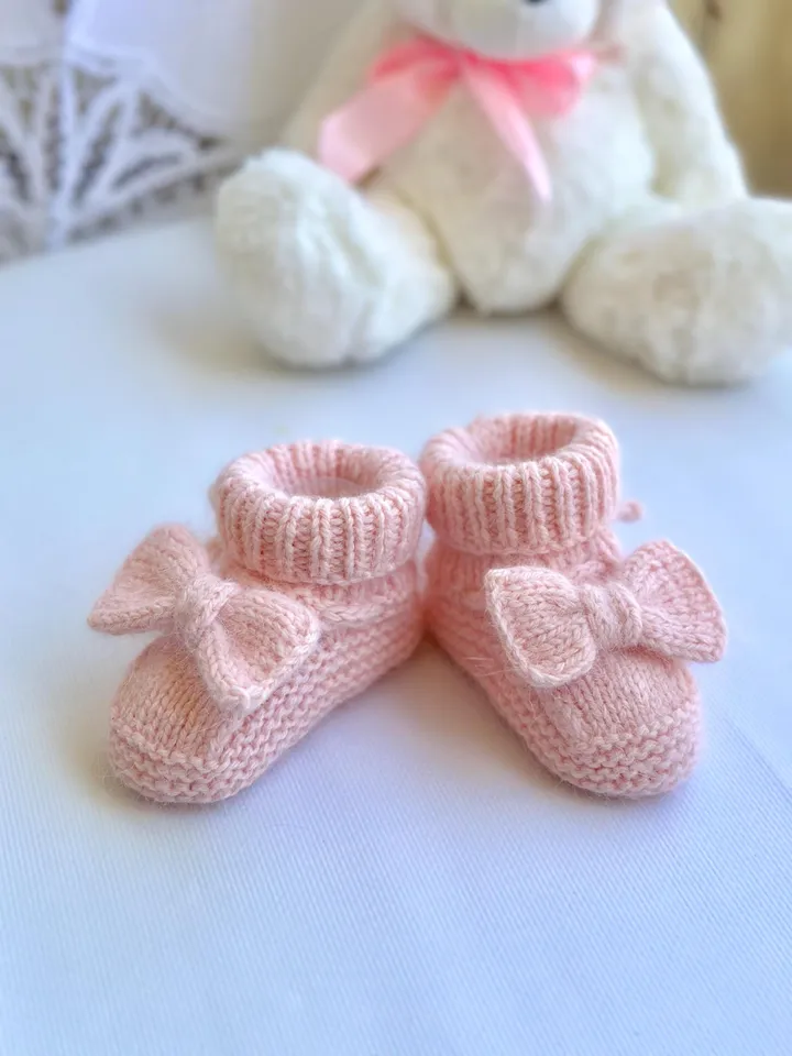 PDF Baby Botties with Bows Knitting Pattern – Comfort for Your Newborn Tiny Feet with video ENG