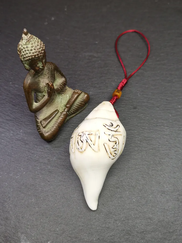 Gandhanra Tibetan Buddhism Amulet,Hand Carved White Conch Shankha with OM Letters,Tibetan Ritual Implement