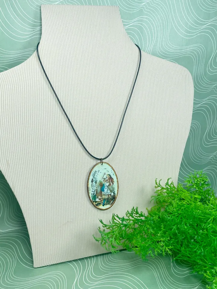 Handmade jewelry. Pendant in the style of "Alice".