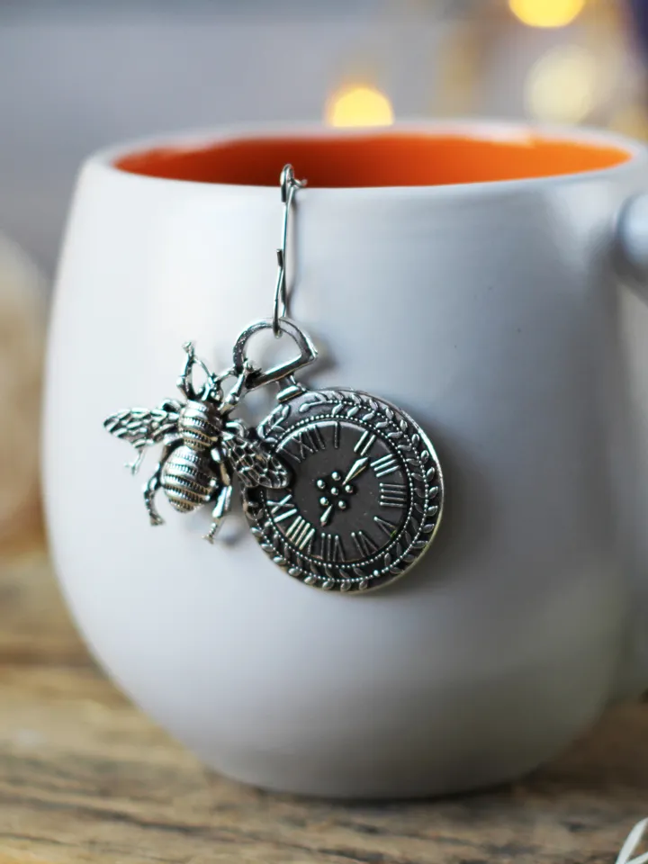 Tea ball infuser for loose leaf tea, Reusable Tea strainer for herbal tea, bee charm Tea Steeper, bee pendant tea