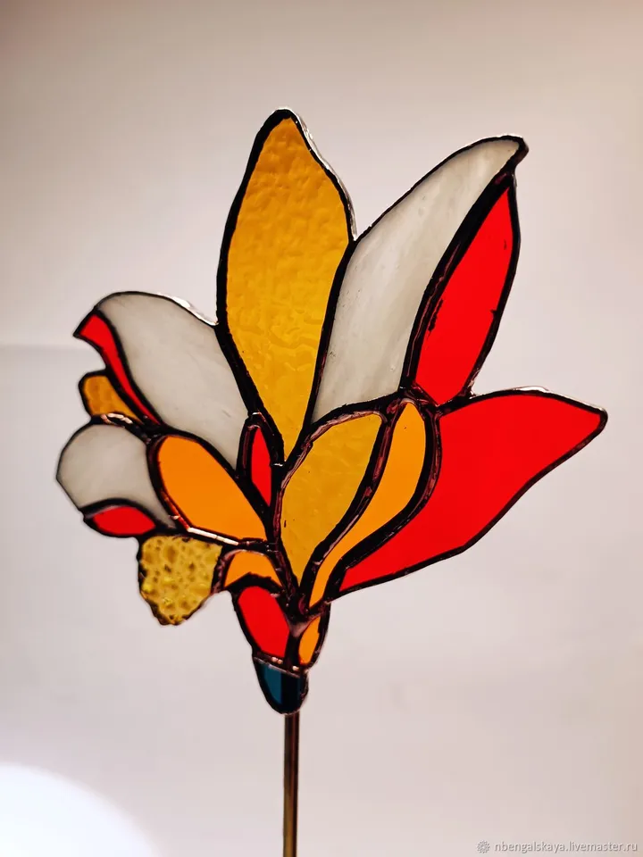 Magnolia on a Brass and Cast Stone Stand, Stained Glass Flower, Glass Magnolia on Stand, Artistic Glass Floral Decor, Tiffany Glass Flower, Magnolia Sculpture, Magnolia in Brass and Stone