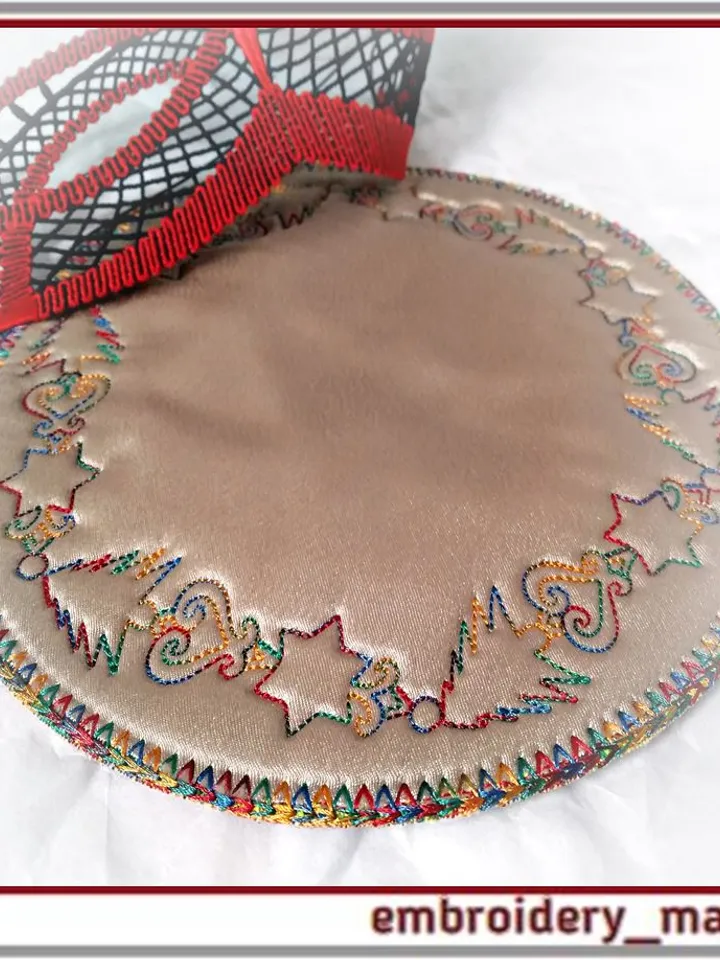 In the hoop napkin with Christmas pattern design by Embroidery Manavi 05
