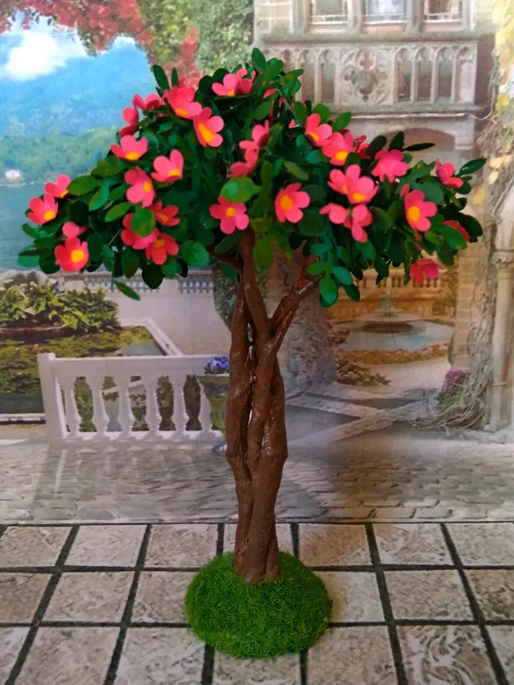 Miniature tree for your doll garden or yard.1:12 scale.