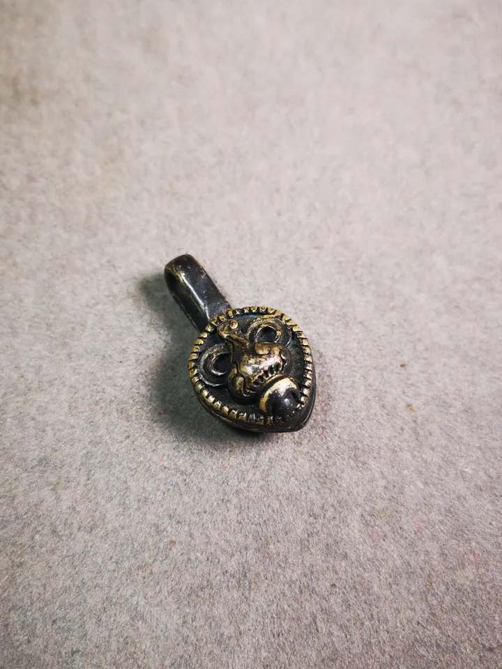 Gandhanra Handmade Buddhist Mala Counter Clip,Bum Counter Clip for Prayer Beads,Shankha / Conch Shape