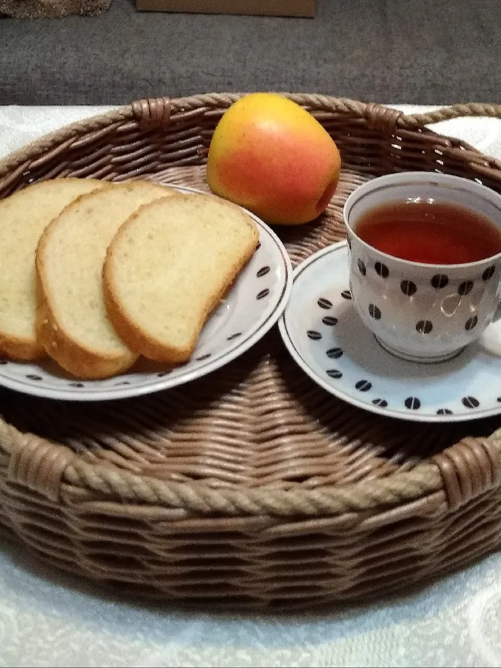 Tray Round tray Serving tray Coffee tray Tea tray Fruit tray Kitchen decor Housewarming gift Kitchen tray