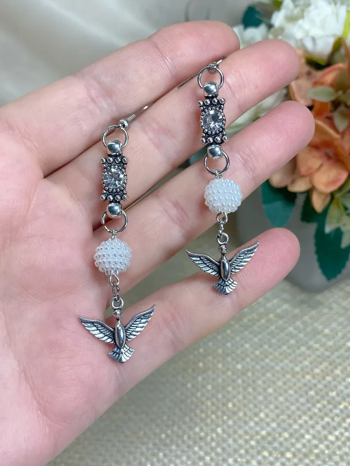 Handmade set. Handmade jewelry. Metal birds on a pendant. Handmade. Author's design.