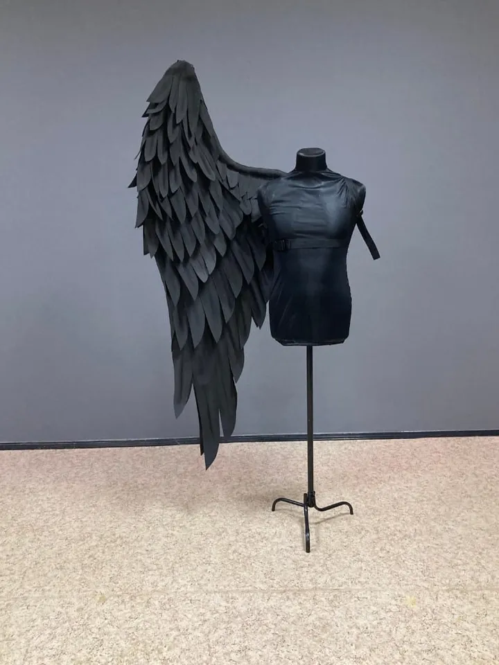one wing cosplay, one black wing, sephiroth wing, Sephiroth cosplay, black wings, angel wings