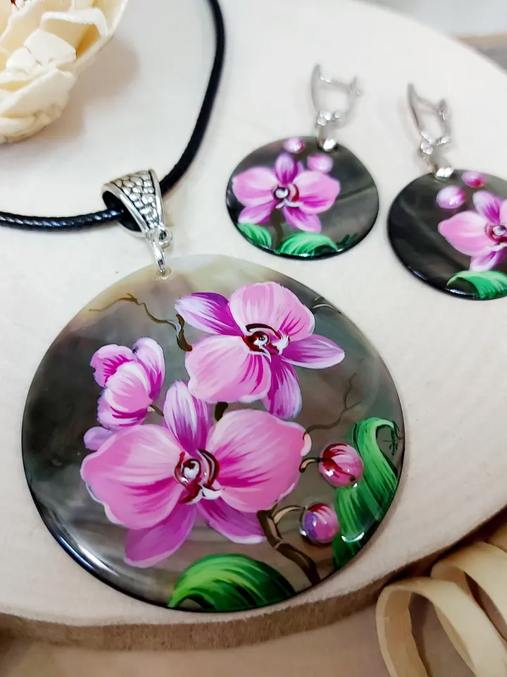 Handmade jewelry set: Pink orchids flowers on pearl pendant and earrings • Hand painted shell jewelry • unique floral set for evening dress