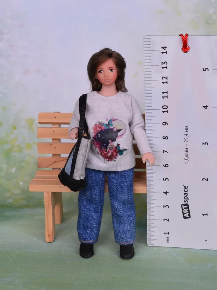Miniature lady doll in 12th scales