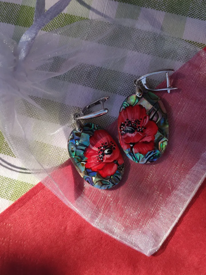 Pearl earrings: Delicate red Poppies flowers painted on Elegant earrings. Aesthetic floral design on unique handmade jewelry. Gift for her