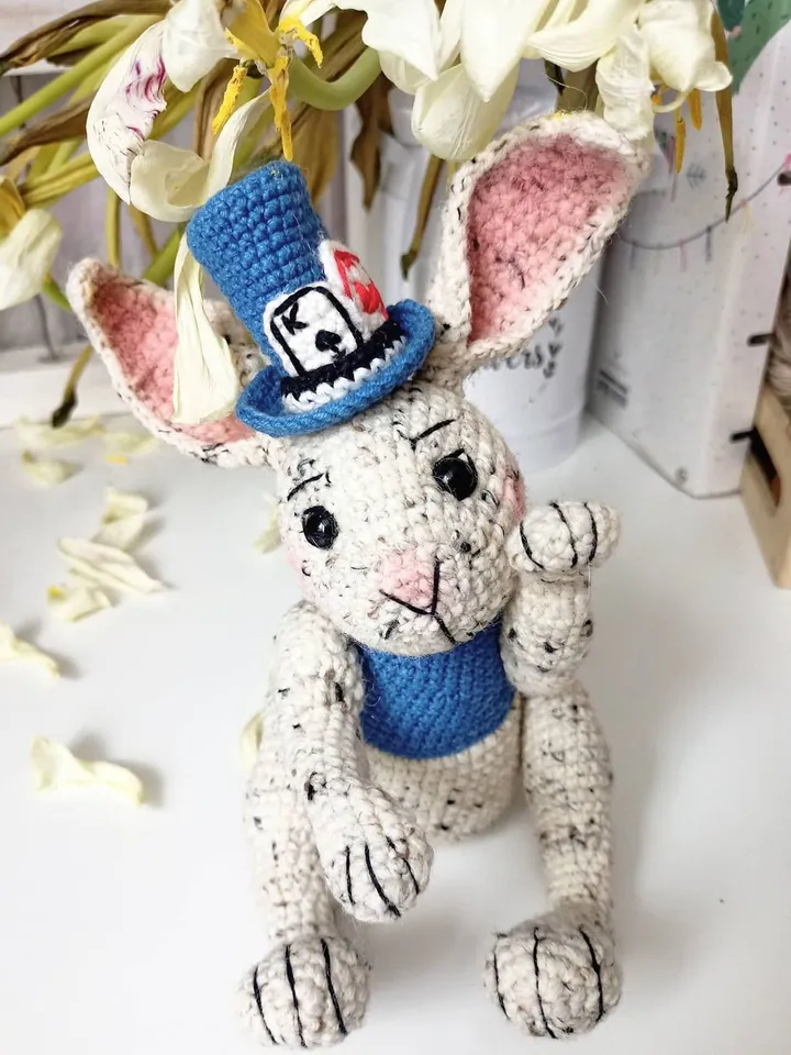 Crochet pattern White rabbit with clock