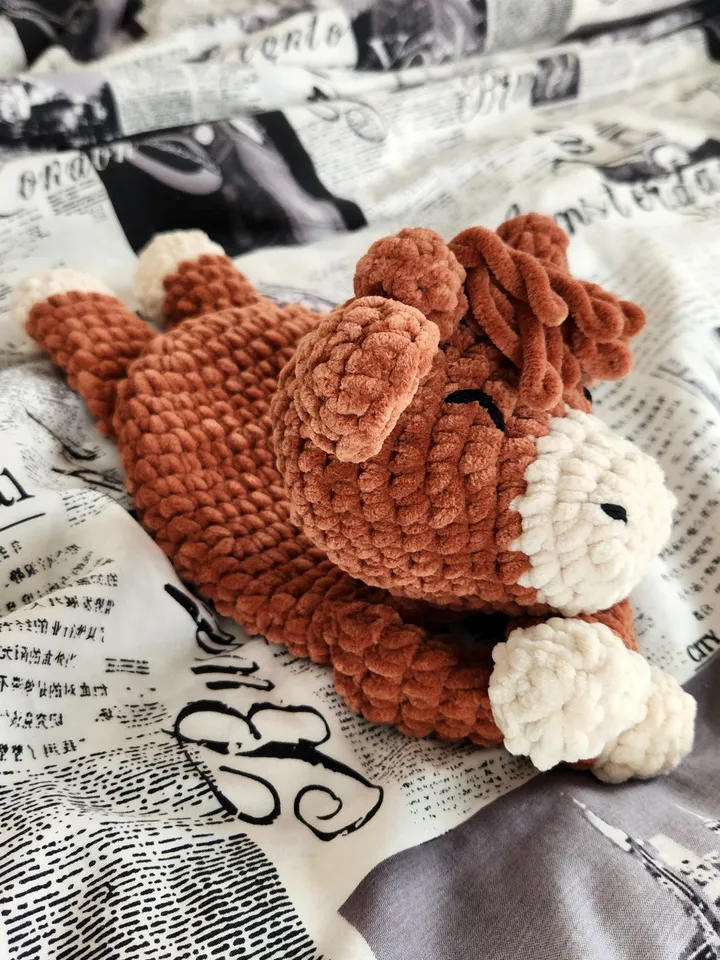 Highland Cow Crochet Snuggle Pattern – Plush Baby Cuddle Toy with Video Tutorial of tricky parts