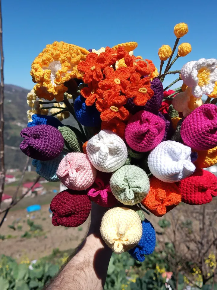 Dainty Handmade Crochet Flower Bouquet for Her, Crochet Daisy Anniversary Gift, Crochet Lavender Bouquet Rose, Thoughtful Mother's Day Gift