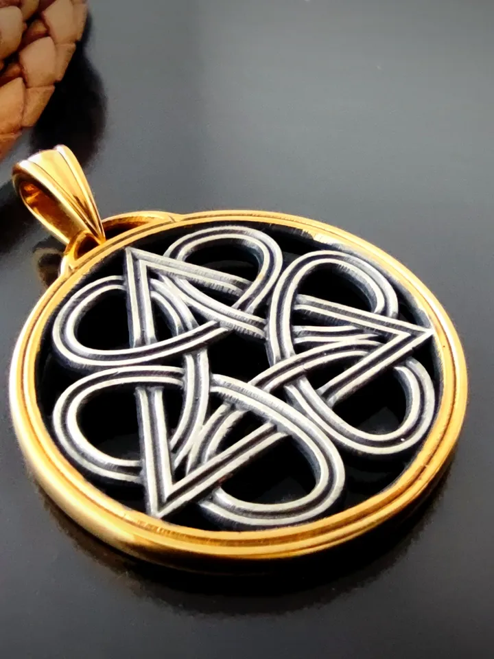 Celtic pendant - Knot of happiness
