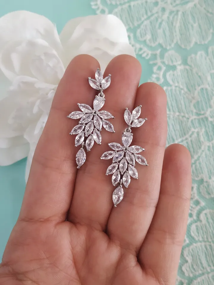 Swarovski Crystal Wedding Earrings Chandelier Bridal Earrings Crystal Bridal Earrings Vintage Earrings Dangle Earrings Luxury Drop Earrings