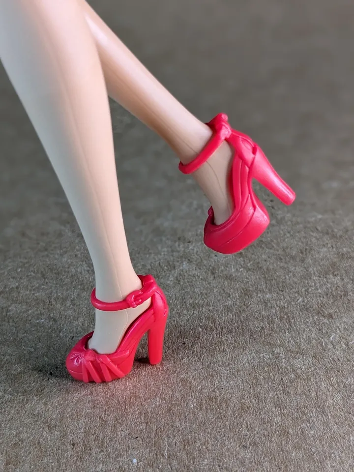 Red high heel buckle shoes for 1/6 scale female dolls
