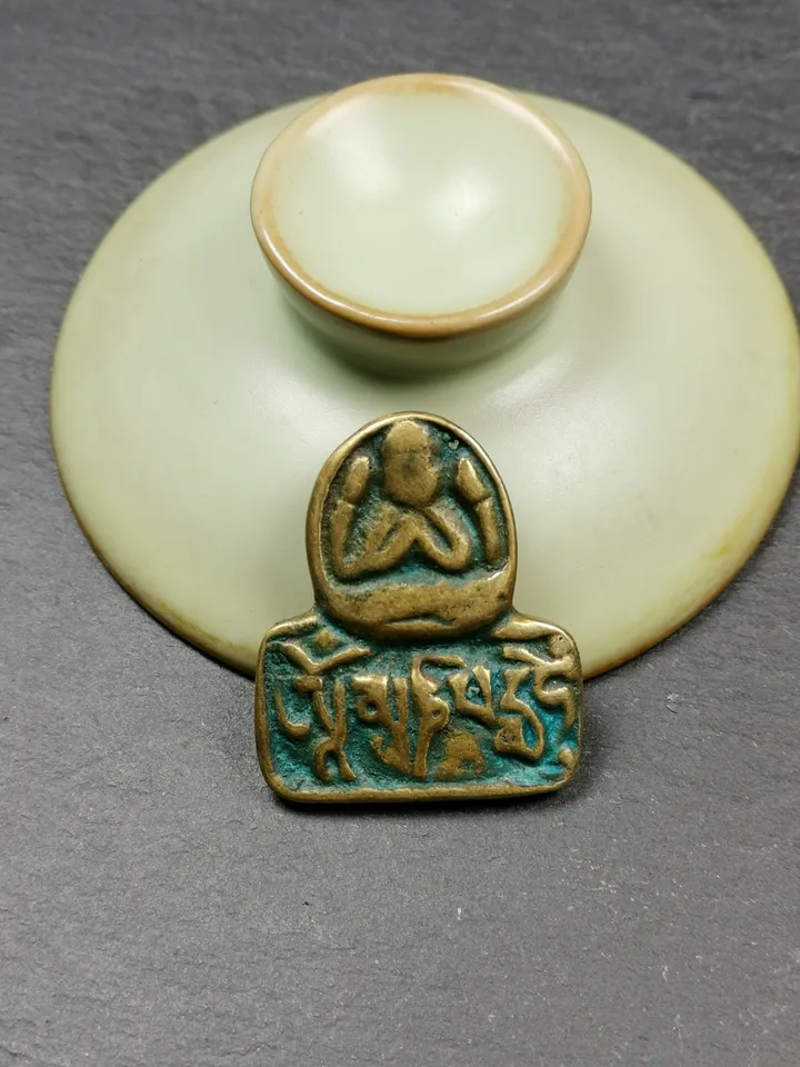 Gandhanra Antique Tibetan Buddhist Amulet,Chenrezig Pendant Badge with Mantra Om Mani Padme Hum,30 Years Old