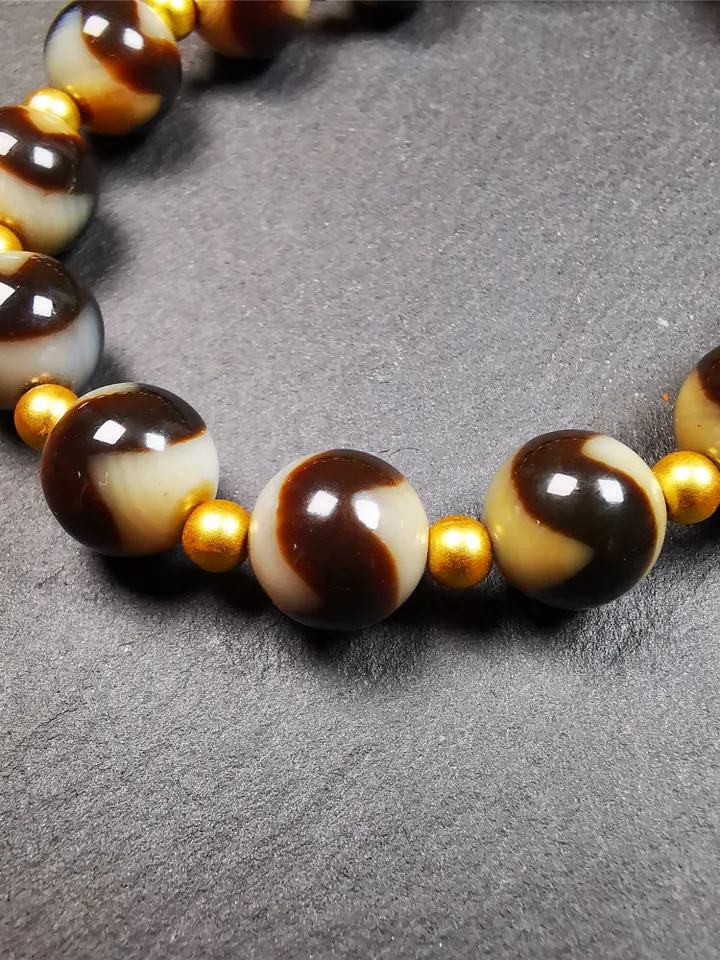 Gandhanra Tibetan Tiger Tooth Dzi Bead Bracelet Mala, 15 Beads,8.6"