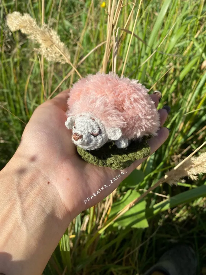 PDF Crochet pattern Hedgehog in Acorn, Amigurumi pattern, Crochet Cute Funny Animal, Forest animal, Realistic amigurumi pattern