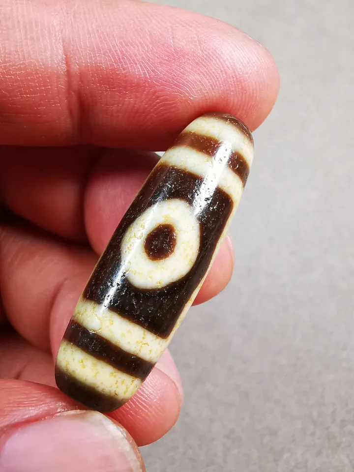 Gandhanra Tibetan 3 Eyed Dzi Bead,Tibetan Chung,Wealth Amulet,Small Size 36*11 mm