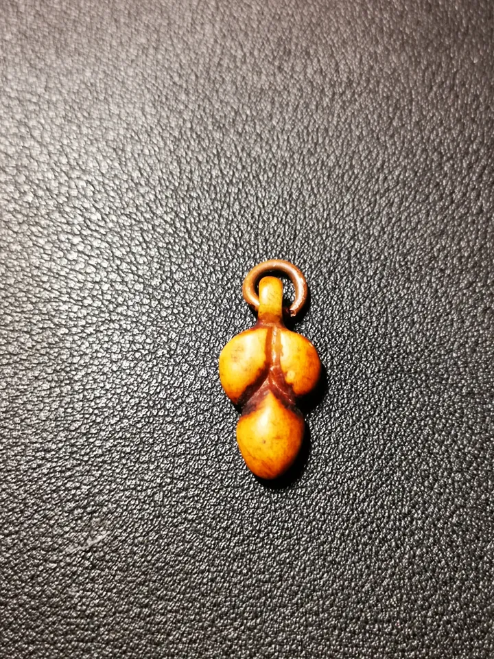 Gandhanra Tibetan Bone Carved Nubro Amulet,Mani Jewel/Wish-Fulfilling Cintamani, Pendant for Mala,Prayer Beads Accessories