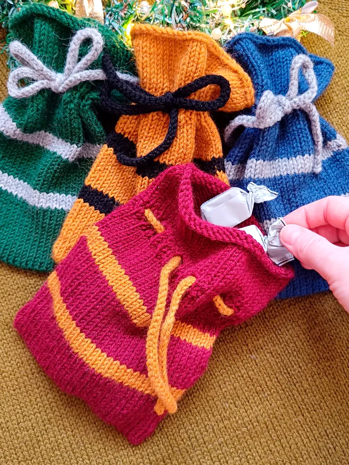 Hogwarts Gifts bags knitting pattern pdf Knit bags pattern