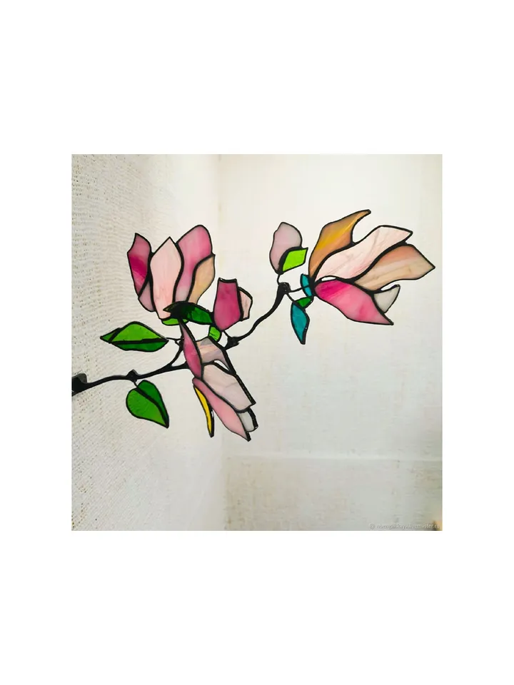 Magnolia Twig. Tiffany-Style Stained Glass, Tiffany Stained Glass Magnolia Branch, Delicate Magnolia in Tiffany Technique, Magnolia Bloom Branch in Tiffany-Style Glass, Handcrafted Magnolia Twig – Tiffany Stained Glass
